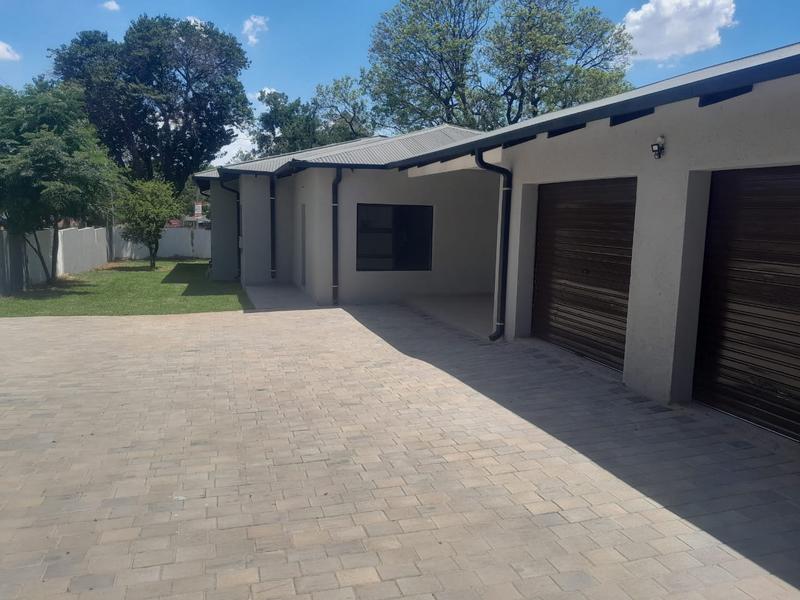 4 Bedroom Property for Sale in Mountain View Gauteng