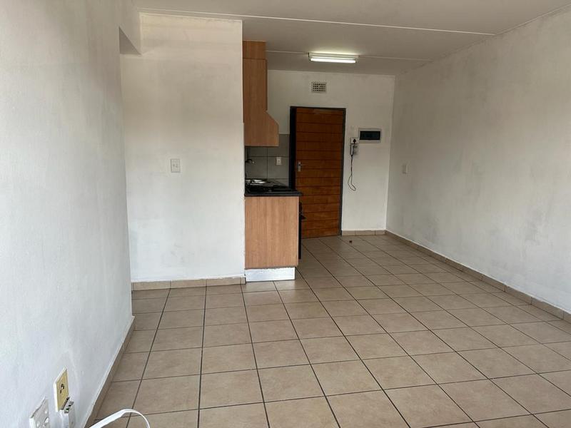 To Let 2 Bedroom Property for Rent in Olifantsvlei Gauteng