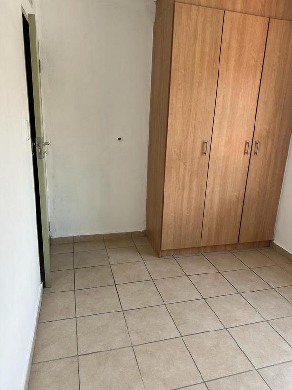 To Let 2 Bedroom Property for Rent in Olifantsvlei Gauteng