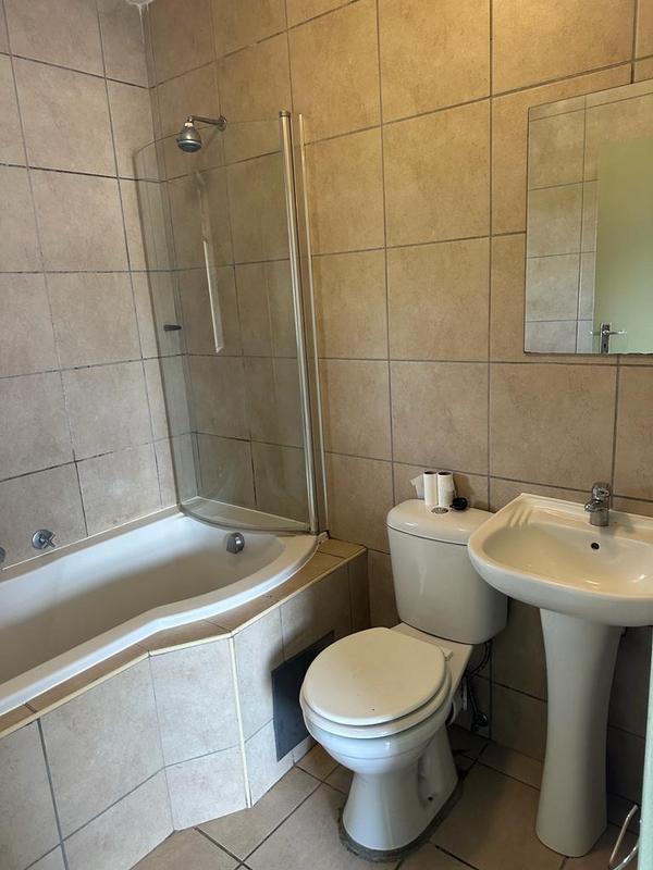 To Let 2 Bedroom Property for Rent in Olifantsvlei Gauteng