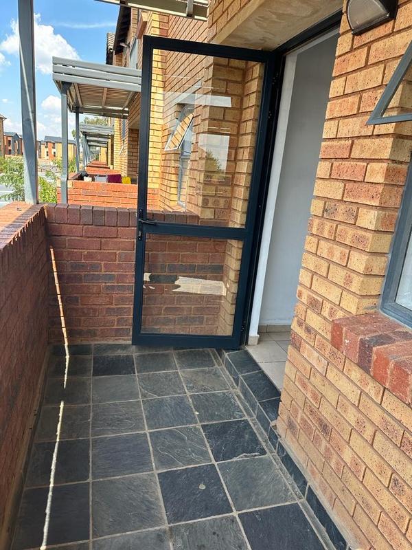 To Let 2 Bedroom Property for Rent in Olifantsvlei Gauteng