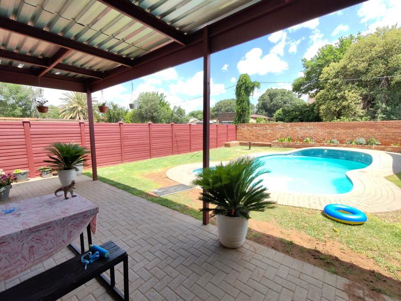 5 Bedroom Property for Sale in Meyerton Central Gauteng