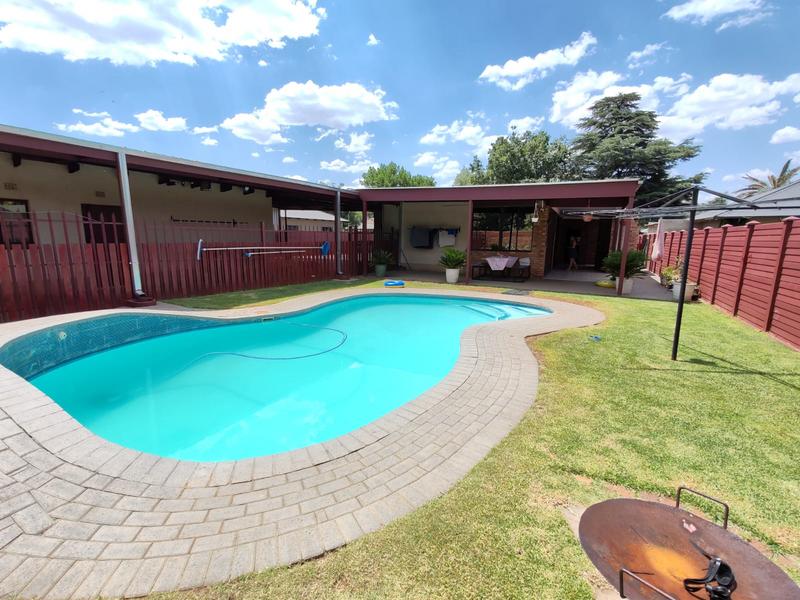 5 Bedroom Property for Sale in Meyerton Central Gauteng