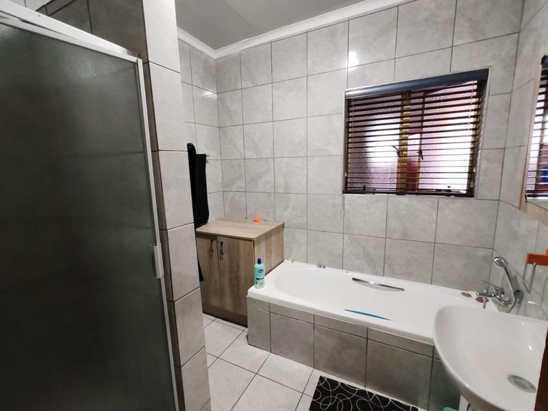 5 Bedroom Property for Sale in Meyerton Central Gauteng