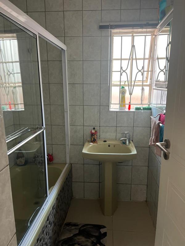 To Let 4 Bedroom Property for Rent in Lenasia South Gauteng