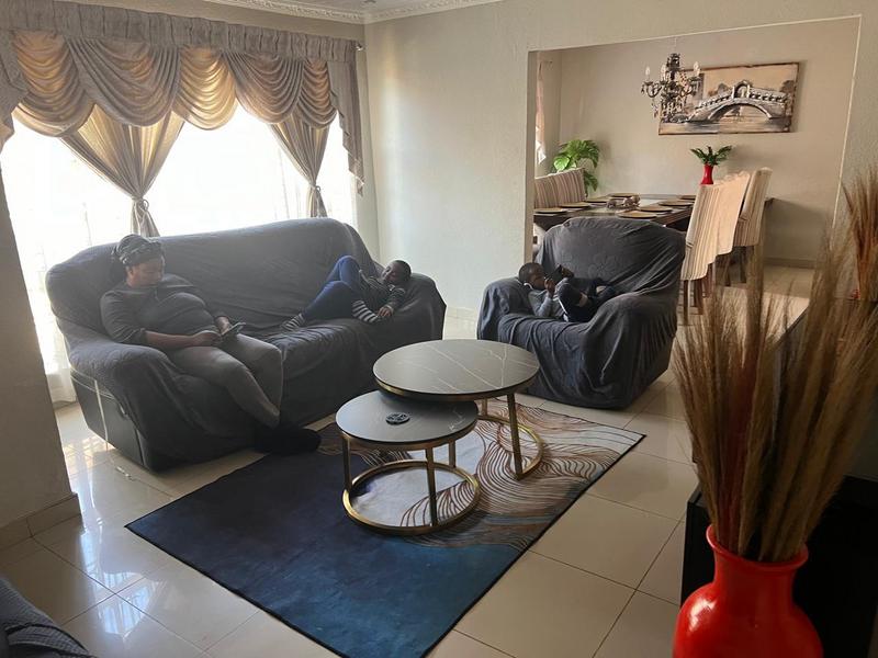 To Let 4 Bedroom Property for Rent in Lenasia South Gauteng