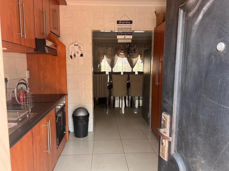 To Let 4 Bedroom Property for Rent in Lenasia South Gauteng