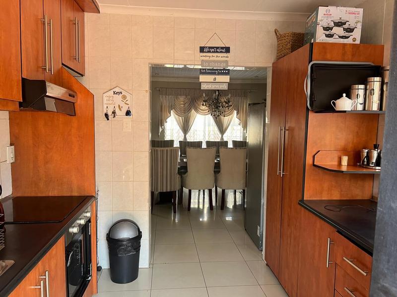 To Let 4 Bedroom Property for Rent in Lenasia South Gauteng