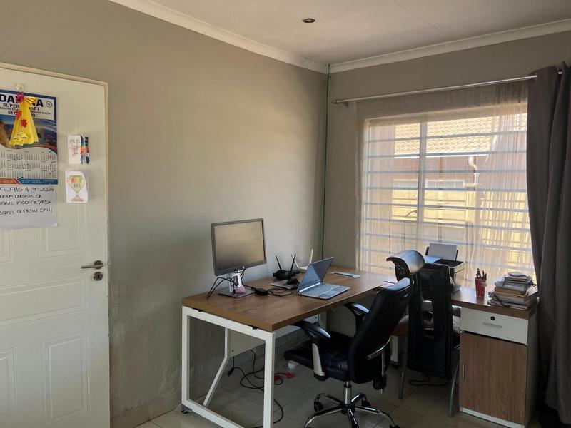 To Let 4 Bedroom Property for Rent in Lenasia South Gauteng