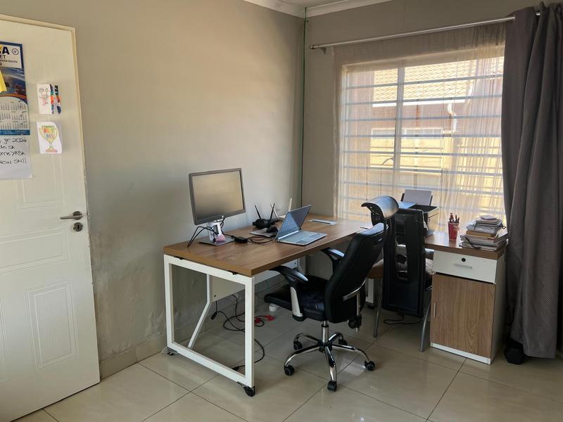 To Let 4 Bedroom Property for Rent in Lenasia South Gauteng