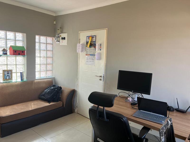 To Let 4 Bedroom Property for Rent in Lenasia South Gauteng