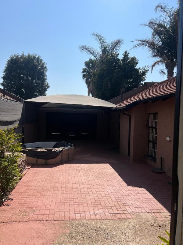 To Let 4 Bedroom Property for Rent in Lenasia South Gauteng