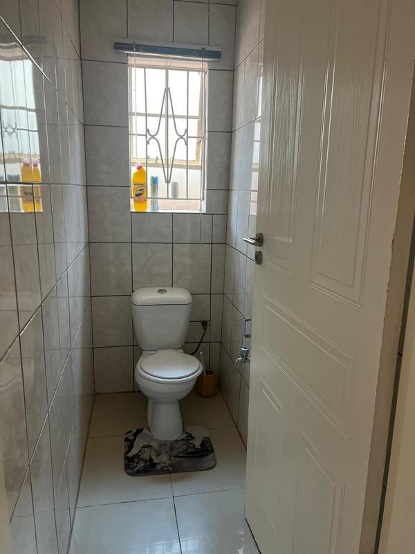 To Let 4 Bedroom Property for Rent in Lenasia South Gauteng