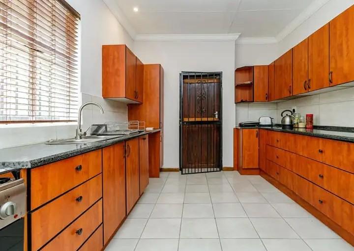 To Let 4 Bedroom Property for Rent in Brackendowns Gauteng