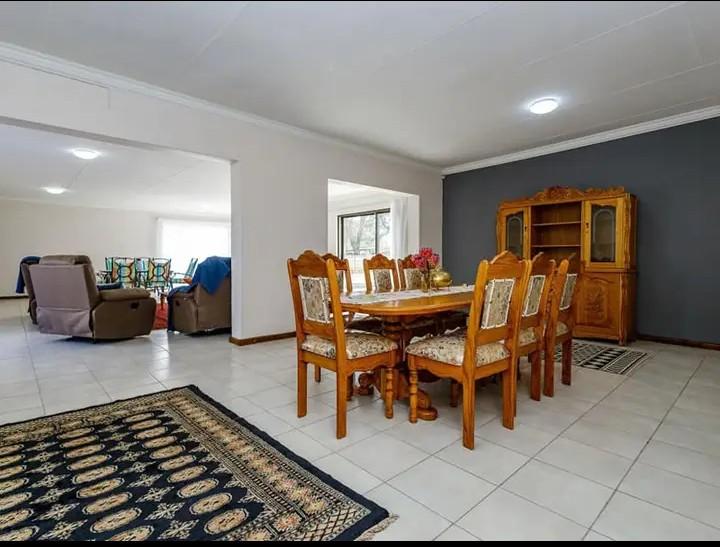 To Let 4 Bedroom Property for Rent in Brackendowns Gauteng