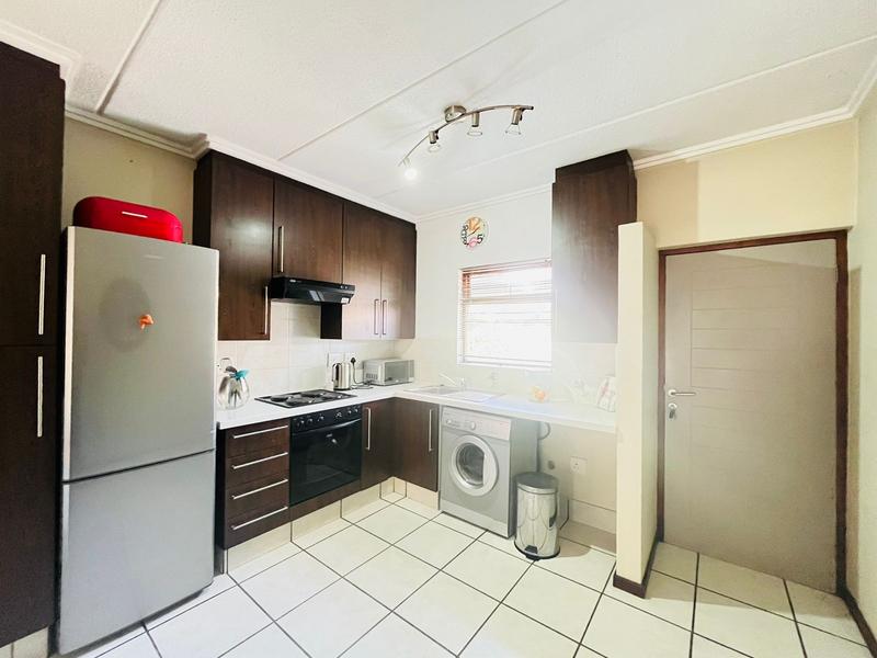 To Let 2 Bedroom Property for Rent in Fourways Gauteng