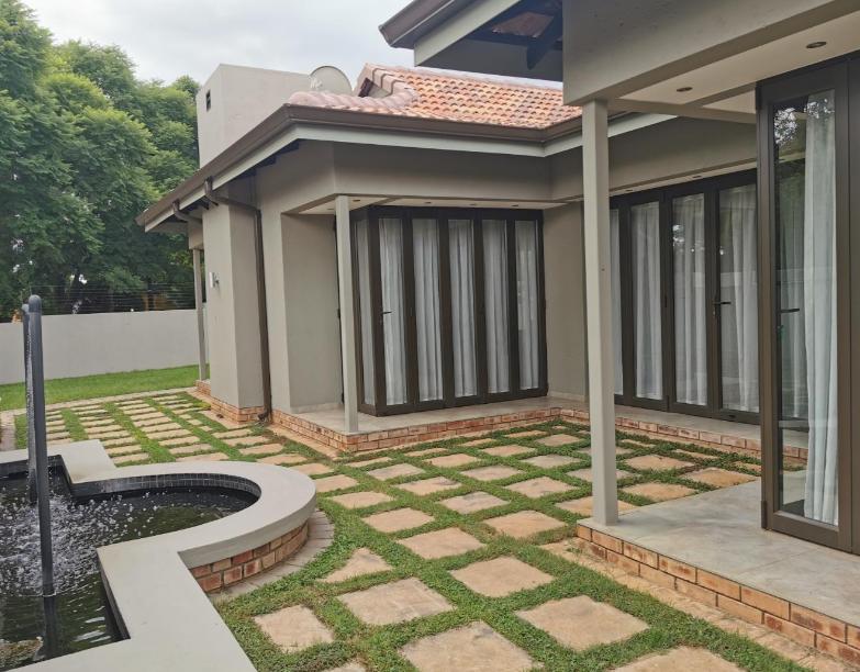 To Let 2 Bedroom Property for Rent in Linden Gauteng