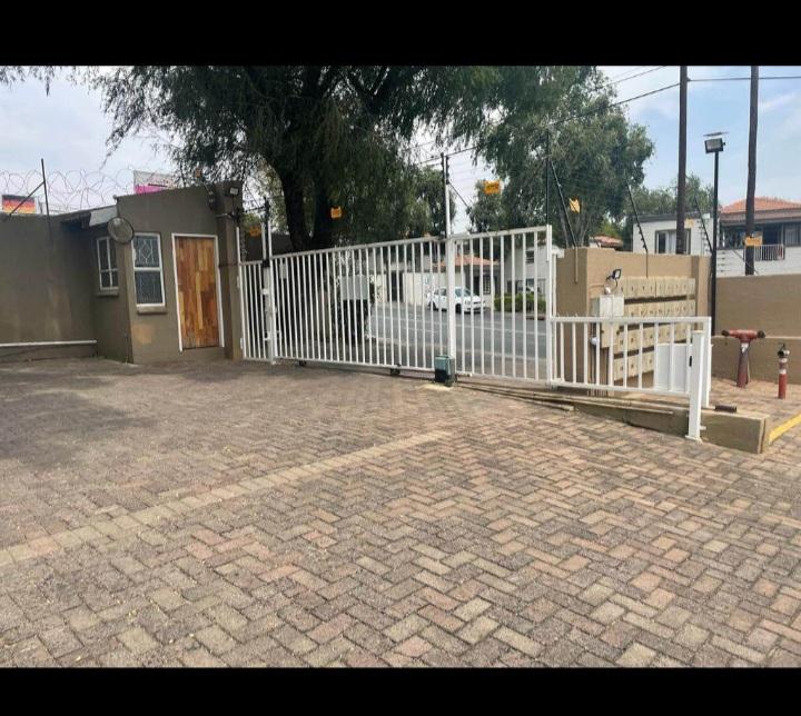 To Let 2 Bedroom Property for Rent in Ferndale Gauteng