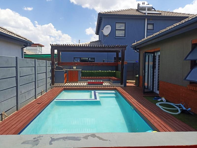 To Let 3 Bedroom Property for Rent in Albertsdal Gauteng