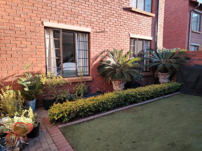 To Let 2 Bedroom Property for Rent in Eco Park Gauteng