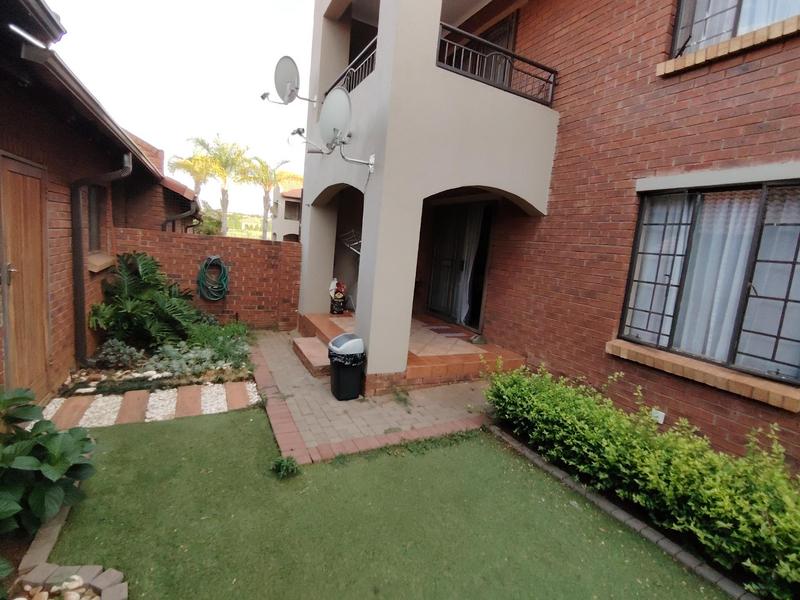 To Let 2 Bedroom Property for Rent in Eco Park Gauteng