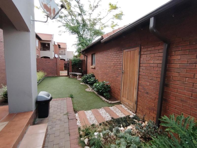 To Let 2 Bedroom Property for Rent in Eco Park Gauteng