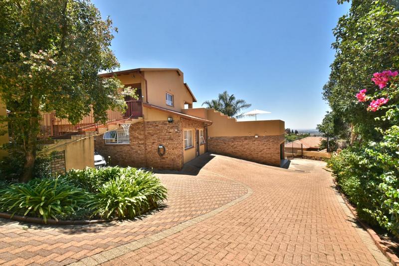 5 Bedroom Property for Sale in Glenvista Gauteng