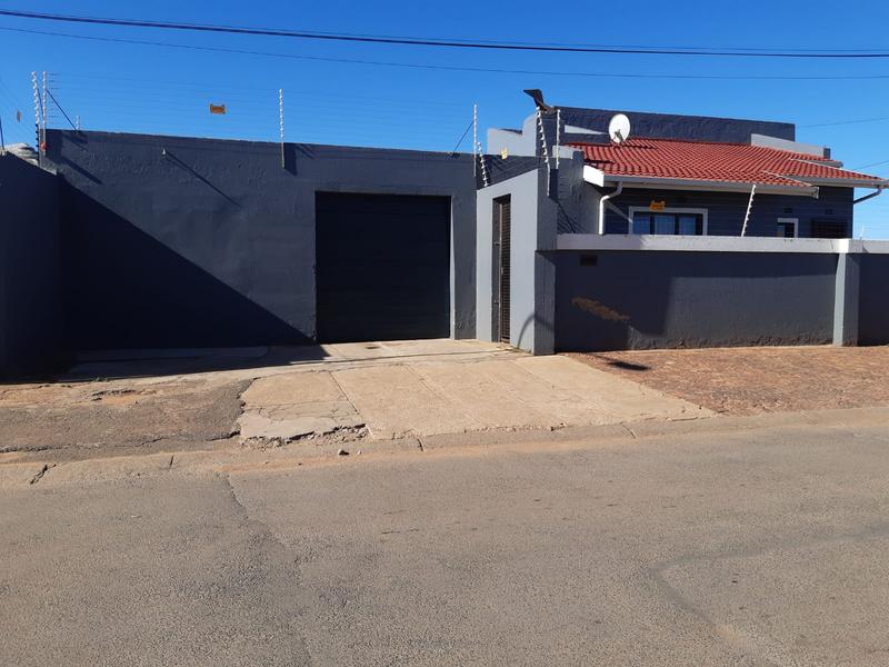 4 Bedroom Property for Sale in Dobsonville Gauteng