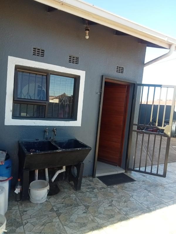 4 Bedroom Property for Sale in Dobsonville Gauteng