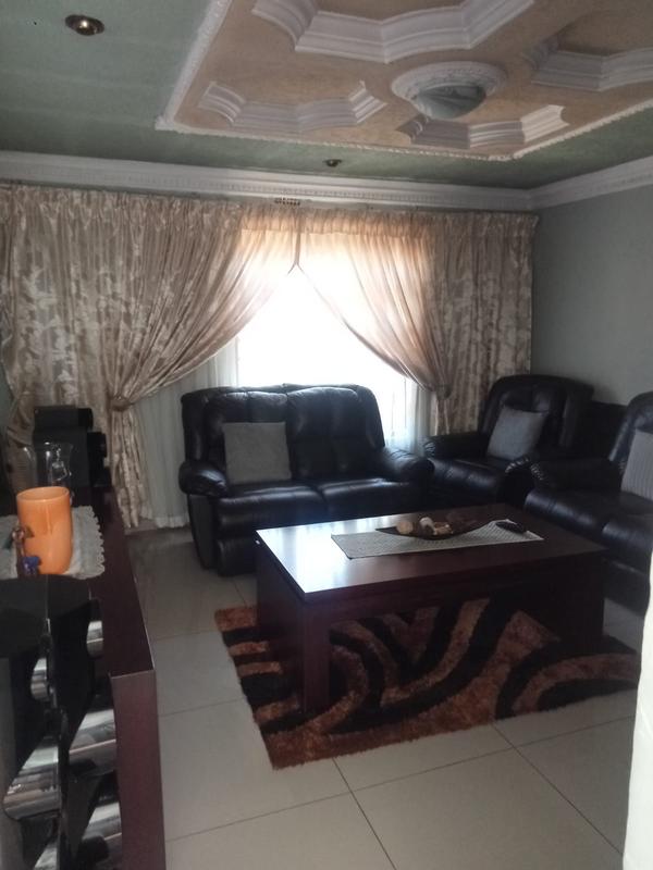 4 Bedroom Property for Sale in Dobsonville Gauteng