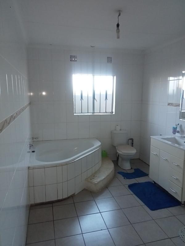 4 Bedroom Property for Sale in Dobsonville Gauteng