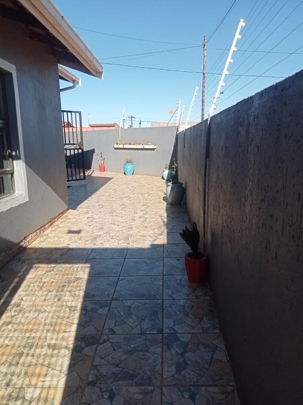 4 Bedroom Property for Sale in Dobsonville Gauteng