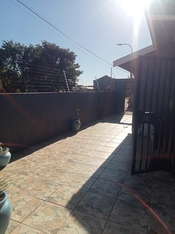 4 Bedroom Property for Sale in Dobsonville Gauteng