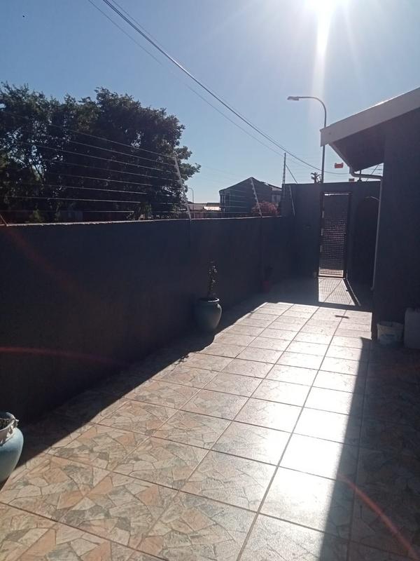 4 Bedroom Property for Sale in Dobsonville Gauteng