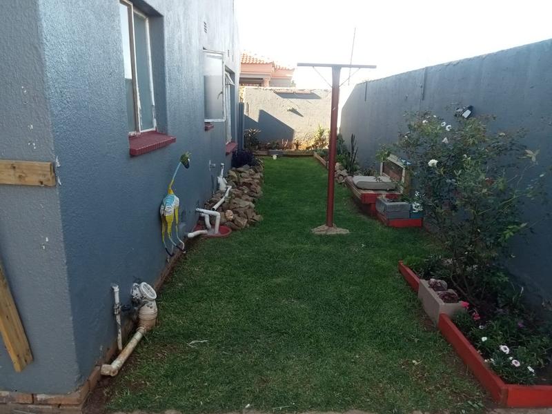 4 Bedroom Property for Sale in Dobsonville Gauteng