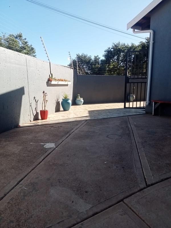 4 Bedroom Property for Sale in Dobsonville Gauteng