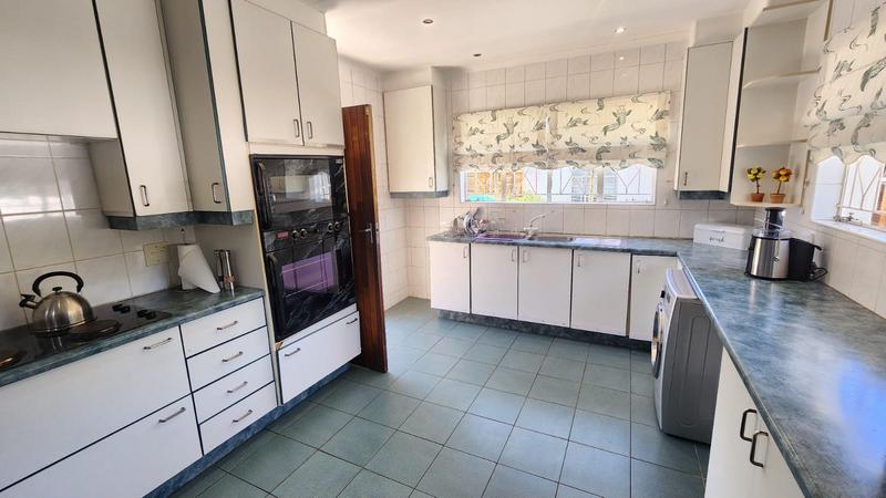 6 Bedroom Property for Sale in Brackendowns Gauteng