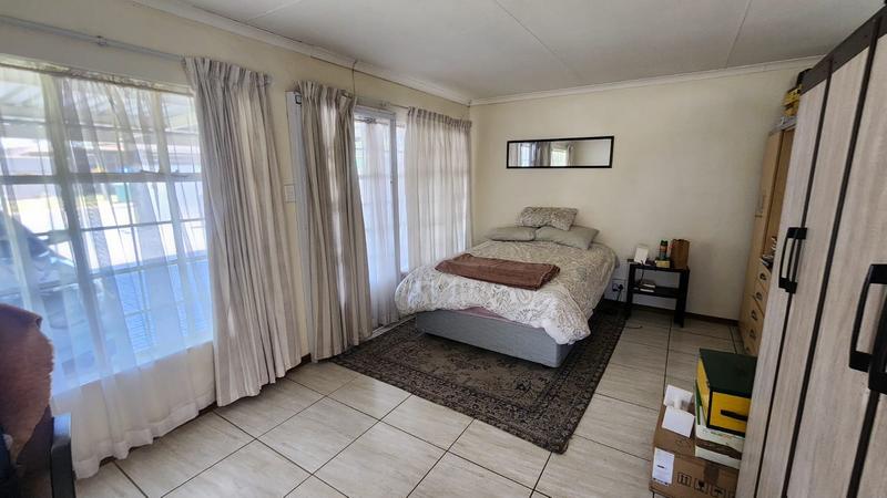 6 Bedroom Property for Sale in Brackendowns Gauteng