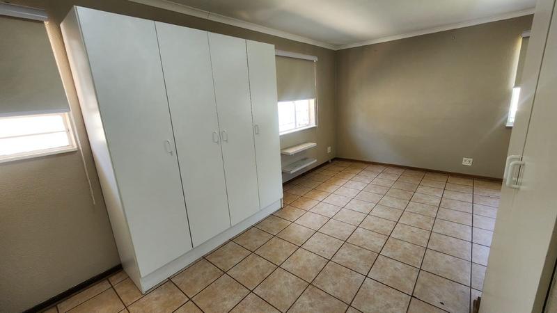 6 Bedroom Property for Sale in Brackendowns Gauteng