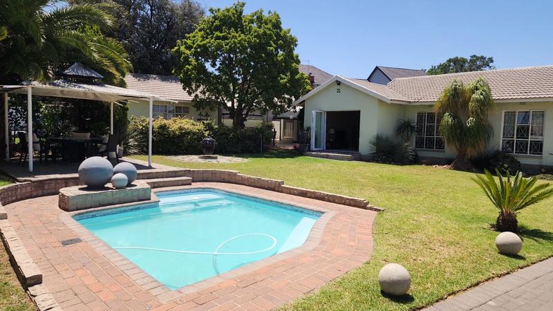 6 Bedroom Property for Sale in Brackendowns Gauteng