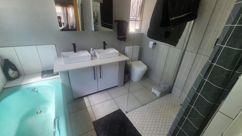 3 Bedroom Property for Sale in Brackenhurst Gauteng