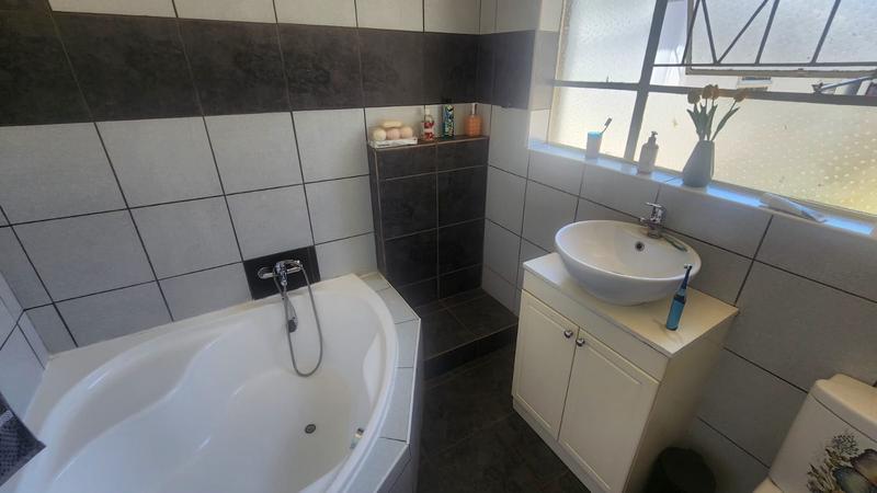 3 Bedroom Property for Sale in Brackenhurst Gauteng