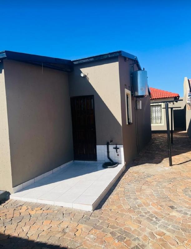 To Let 3 Bedroom Property for Rent in Protea Glen Gauteng