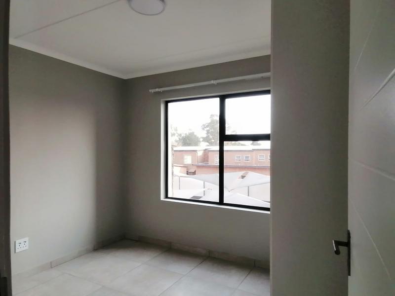 To Let 2 Bedroom Property for Rent in Glen Marais Gauteng