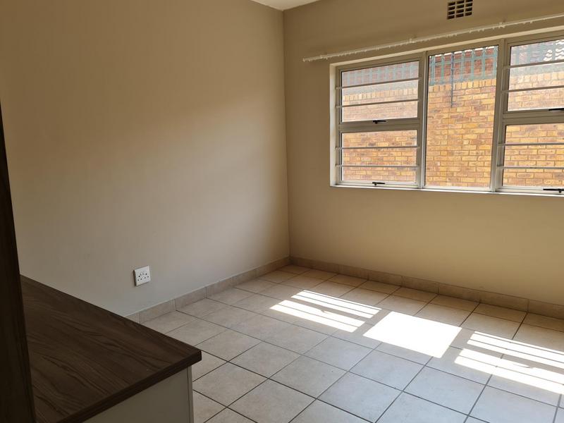 To Let 1 Bedroom Property for Rent in Die Hoewes Gauteng