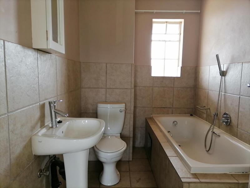 To Let 2 Bedroom Property for Rent in Die Hoewes Gauteng