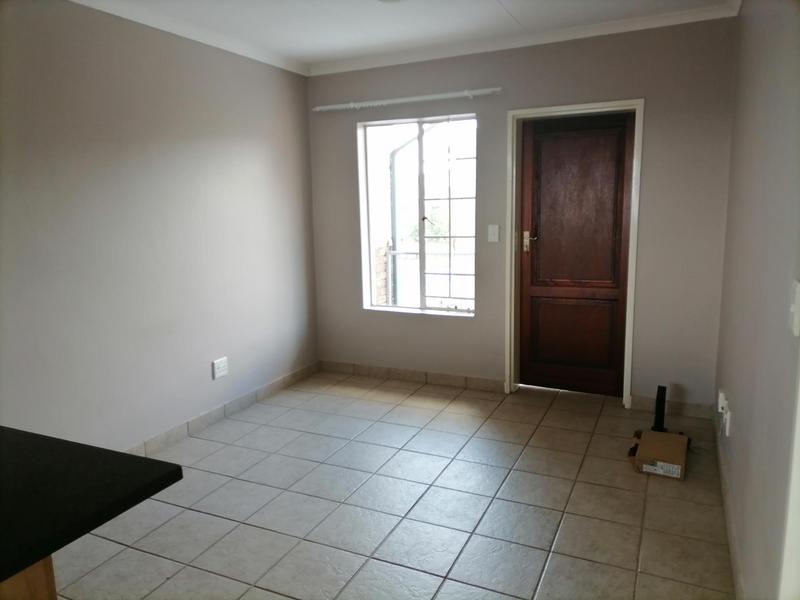 To Let 1 Bedroom Property for Rent in Die Hoewes Gauteng