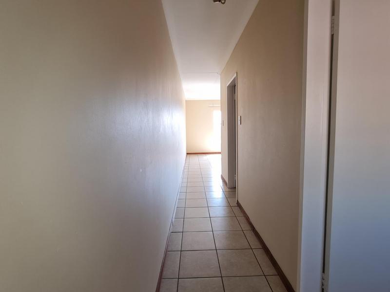 To Let 1 Bedroom Property for Rent in Grand Central Gauteng