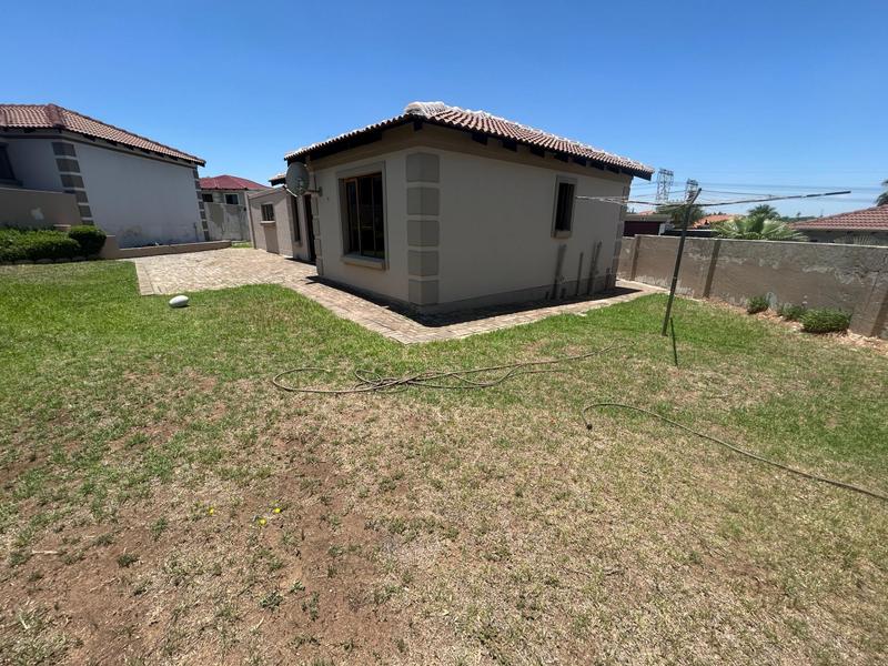 2 Bedroom Property for Sale in The Reeds Gauteng