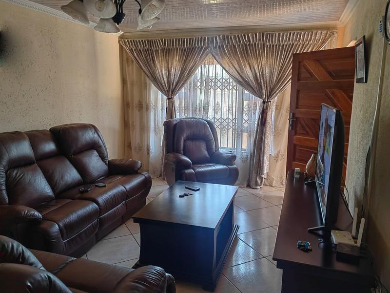 3 Bedroom Property for Sale in Diepkloof Gauteng